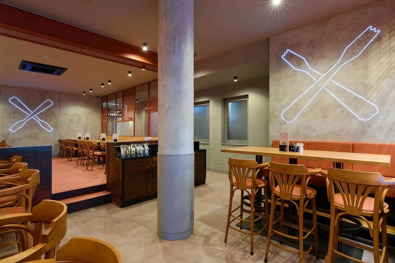 Interiér restaurace Charlie's Fork ve Zlíně